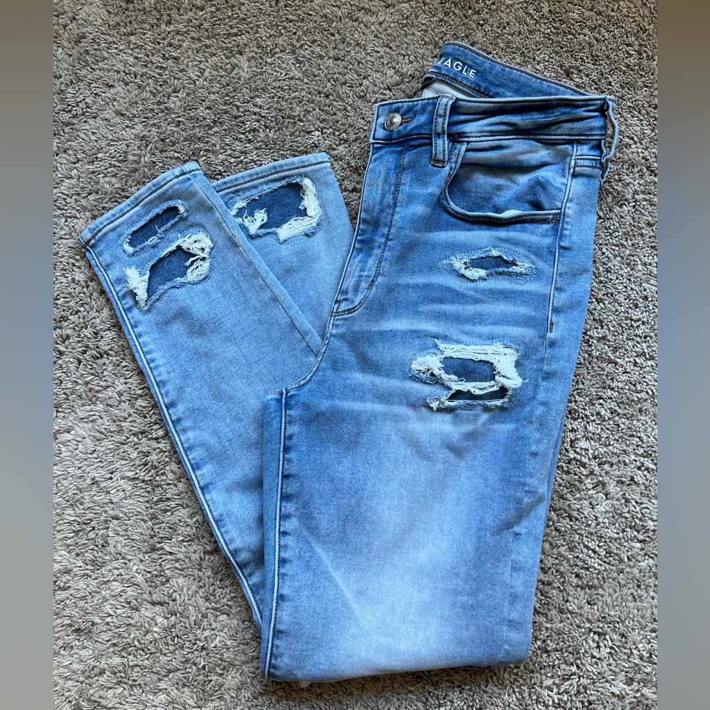 New!! American Eagle Outfitters Women's Light Blue Distressed Skinny Jeans